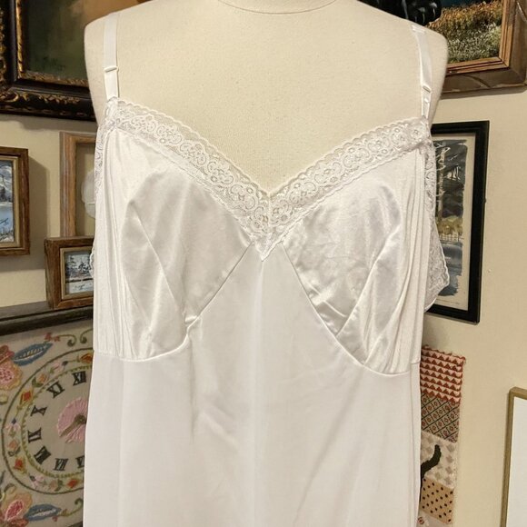 Vanity Fair Plus Size White Nylon Full Slip with Lace Adjustable Straps Size 3X - Picture 2 of 6